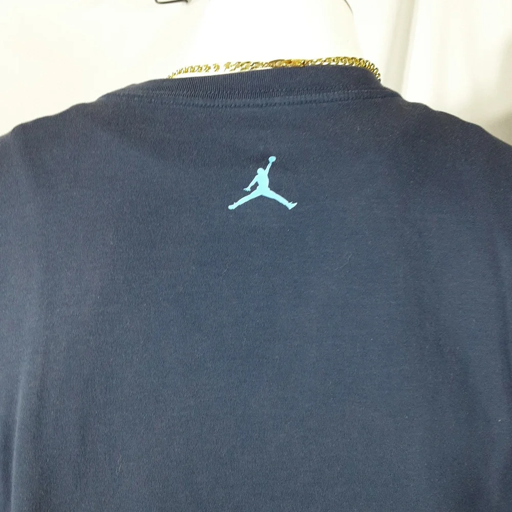 Shirt - Picture 2 of 3